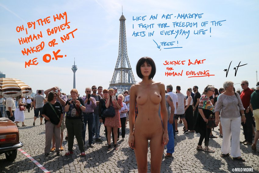 Moiré nackt milo vagina Naked artist