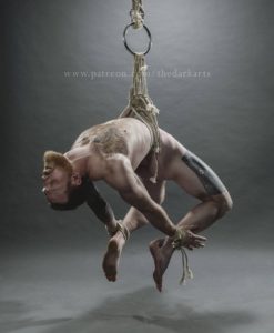 uomo bondage gioco di corda